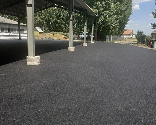 Fedett tároló aszfaltozása acéloszlopos szerkezet alatt